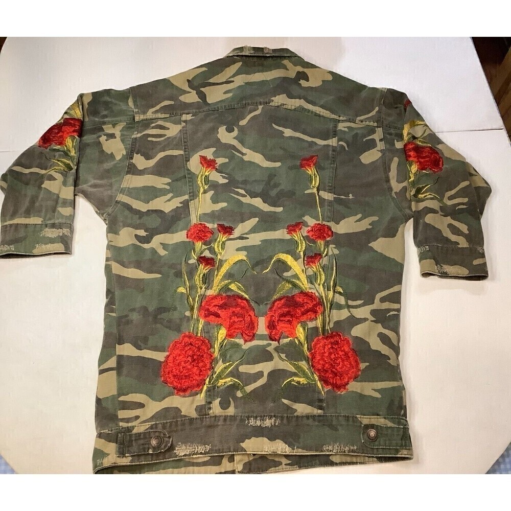 Signature Eight Shacket Shirt Jacket Camo Embroidered Floral Distressed Size S/M - Picture 3 of 10